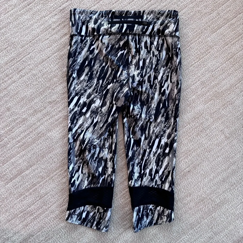 Under Armour Black and White Patterned Leggings